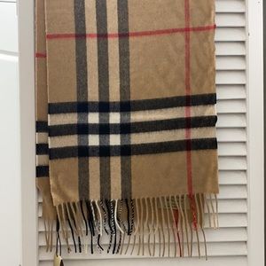 NWT Burberry plaid scarf